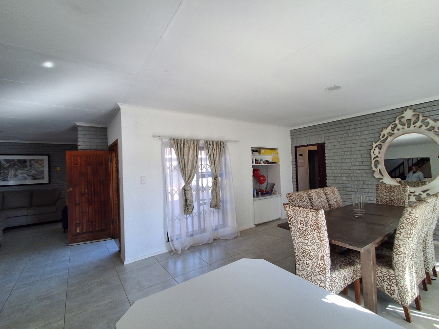 4 Bedroom Property for Sale in Flamwood North West